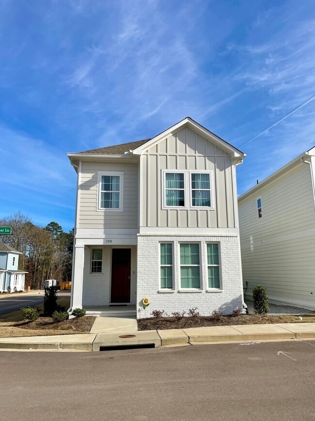 Building Photo - Great 5 Bedroom in Oxford Commons
