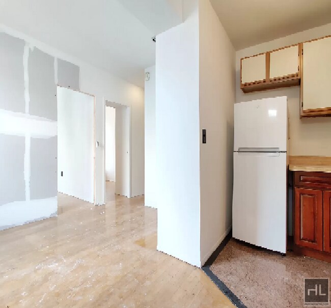 Building Photo - Sun-Filled 3BR in the Heart of the East Village | W/D in Unit