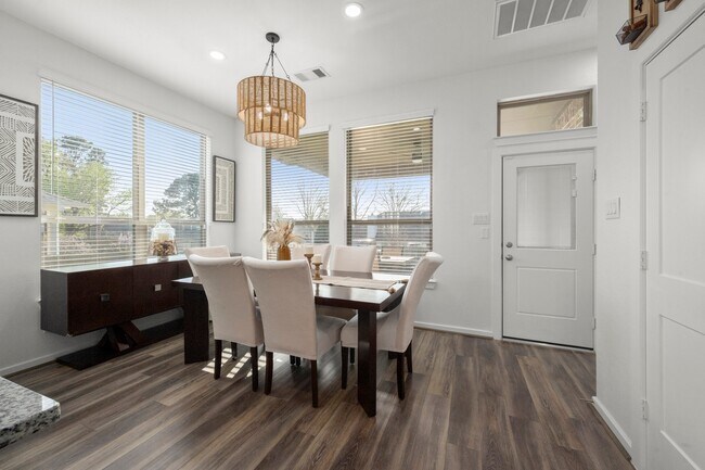 Building Photo - 9871 Twin Shores Dr