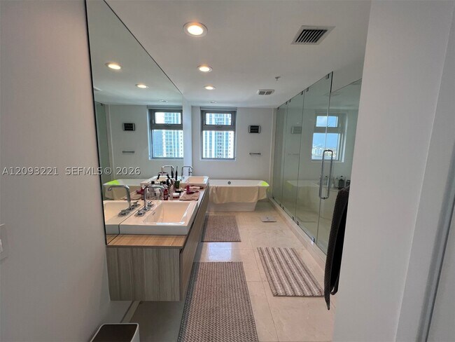 Building Photo - 17301 Biscayne Blvd