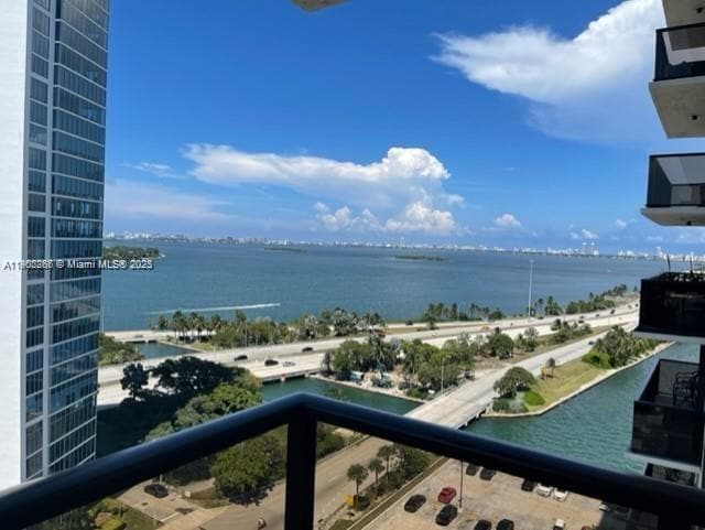 Building Photo - 600 NE 36th St