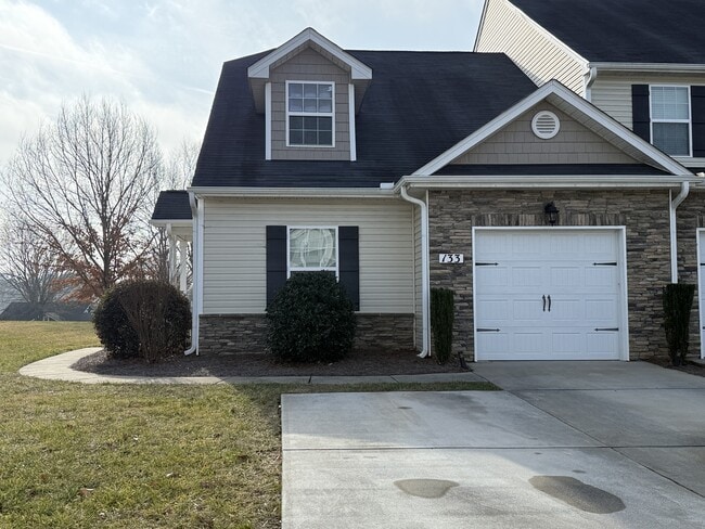 Building Photo - 133 Penry Ln