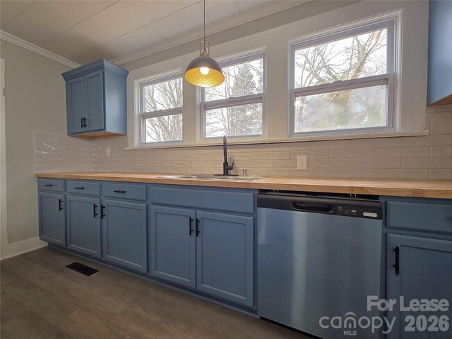 Building Photo - 1212 N Church St