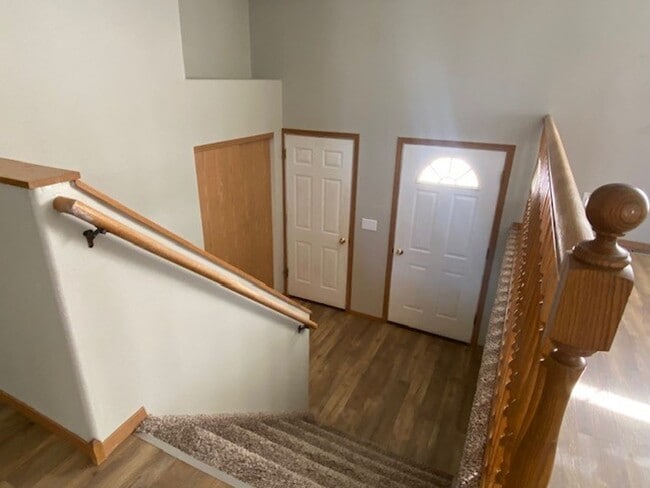 Building Photo - Comfortable 4 Bedroom with Garage & Fenced Yard for Rent!