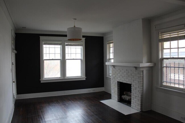 Building Photo - 1621 Kendale Ave