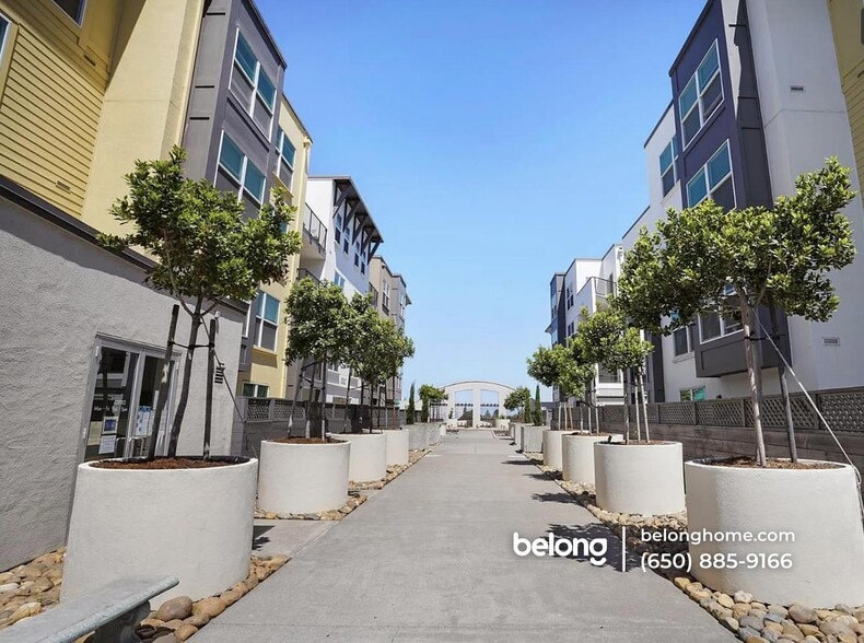 Building Photo - 8300 Oceanview Terrace