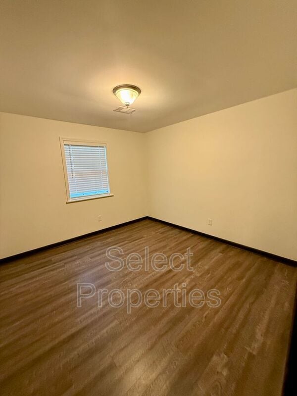 Building Photo - 606 Shadow Ridge Dr