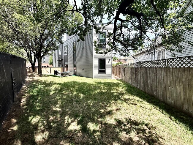 Building Photo - 3947 W Dakin St