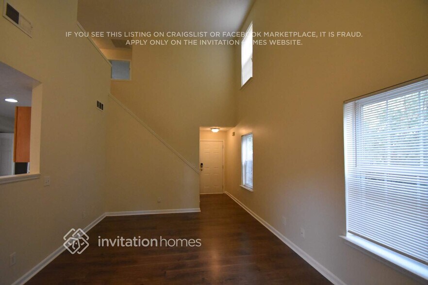 Building Photo - 2235 Lexington Ln