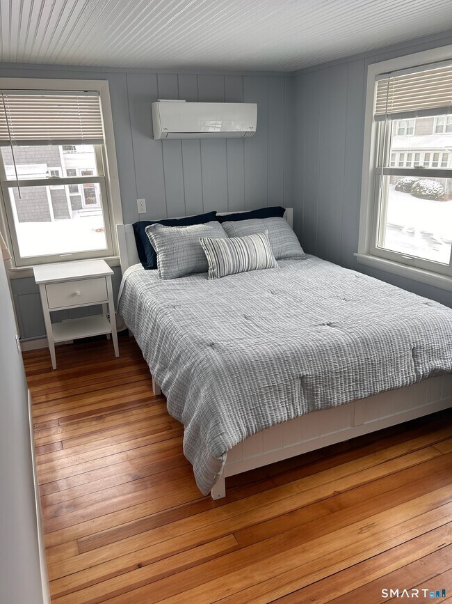 Building Photo - 22 Indianola Rd