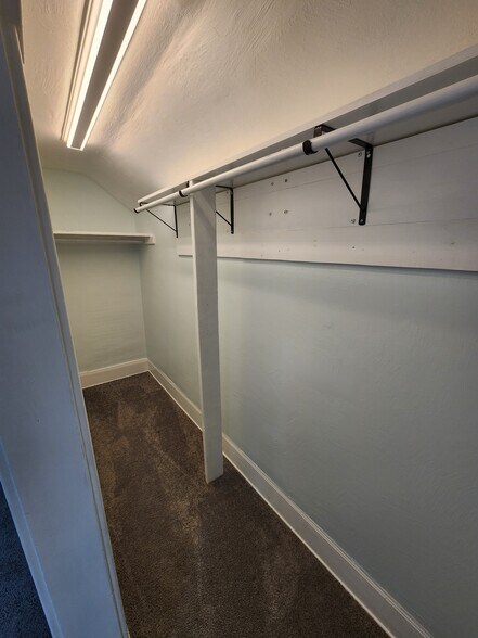Building Photo - 507 S Wenona St