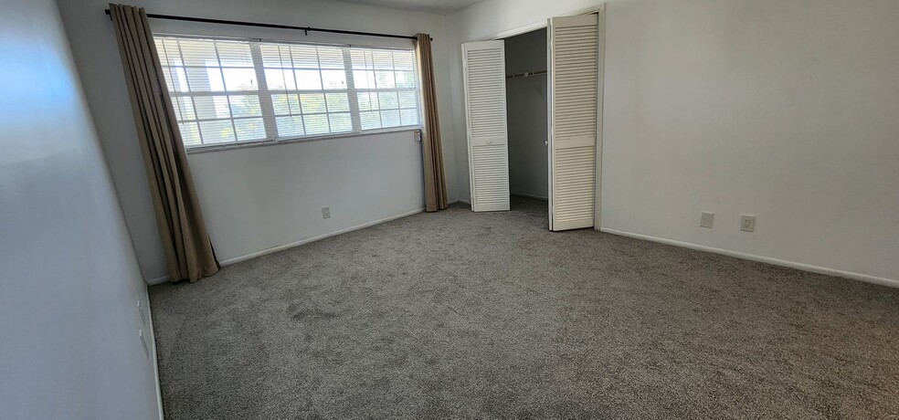 Building Photo - 3010 N Course Dr