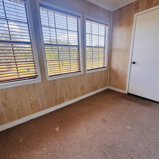 Building Photo - Welcome to your new 2 Bedroom Townhome located at Maison Helena Townhomes.