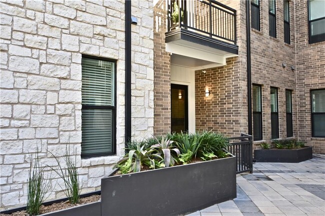 Building Photo - 4415 Jackson Ave