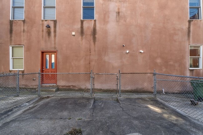 Building Photo - 2027 E Baltimore St