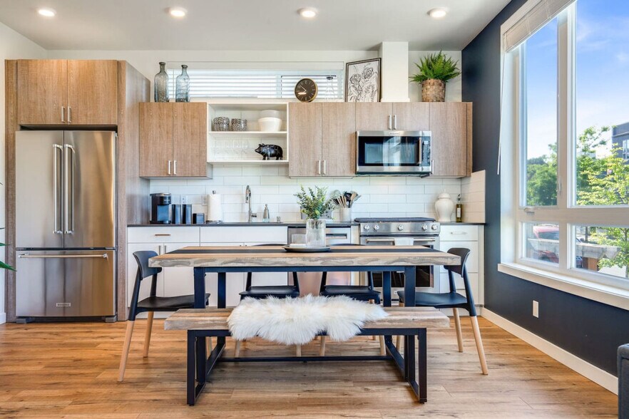 Building Photo - 2203 22nd Ave S