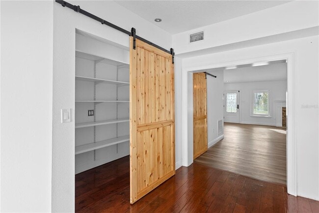 Building Photo - 2610 S Dundee St