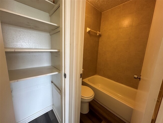 Building Photo - 5434 Parkridge Dr