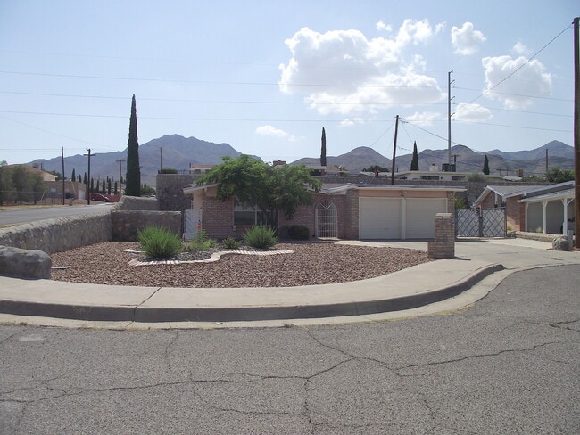 Primary Photo - Northeast El Paso 3 Bed Refrig A/C w/Mount...