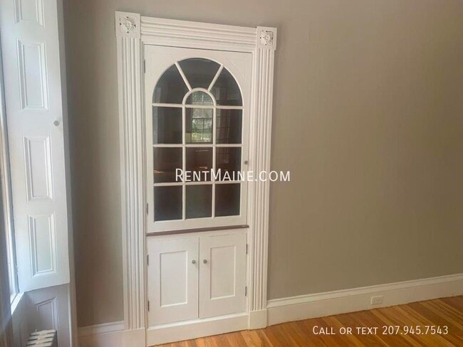 Building Photo - 13 Hudson St