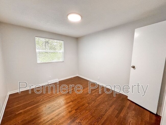 Building Photo - 1335 N 47th St