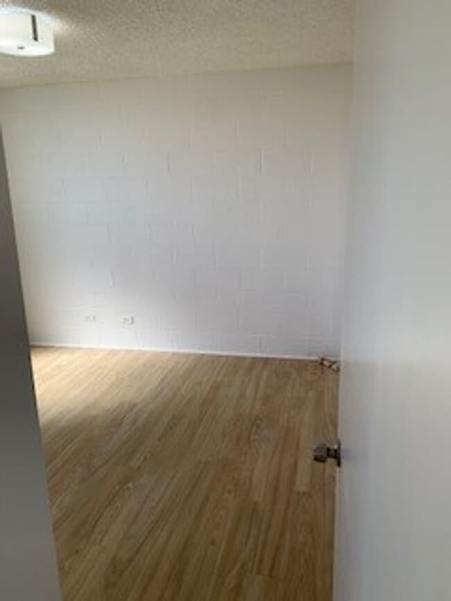 Building Photo - Makiki Apartment - 2 bedroom, 1 bath with ...