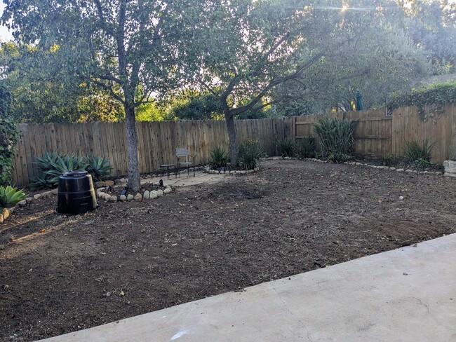 do you want to garden? Do you want to grow vegetables? The yard is your canvas! - 4025 Via Diego