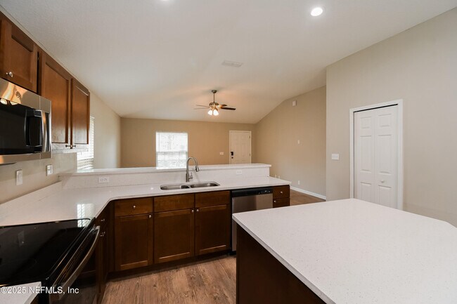 Building Photo - 5609 Village Pond Cir