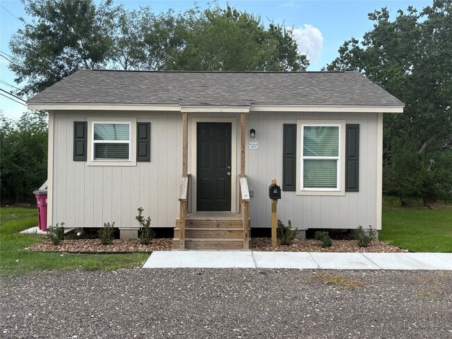 Building Photo - 8 S Avenue B