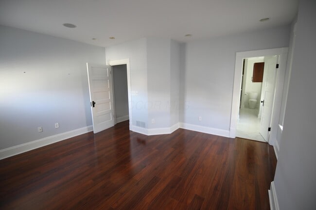 Building Photo - 310 E Beck St