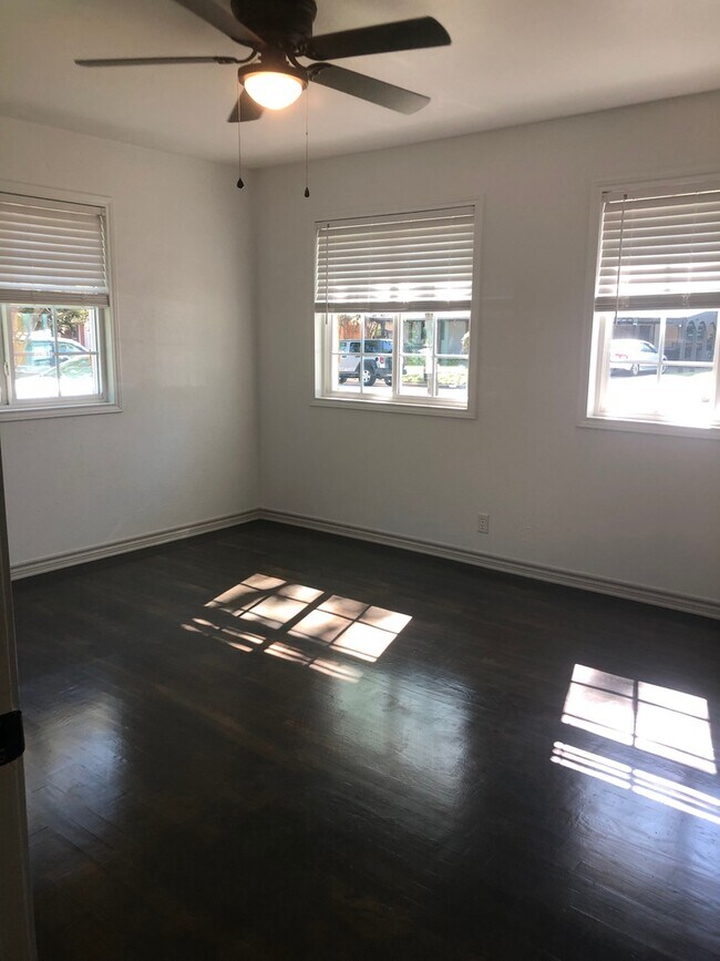 Building Photo - Custom Remodeled Home on a Tree lined stre...