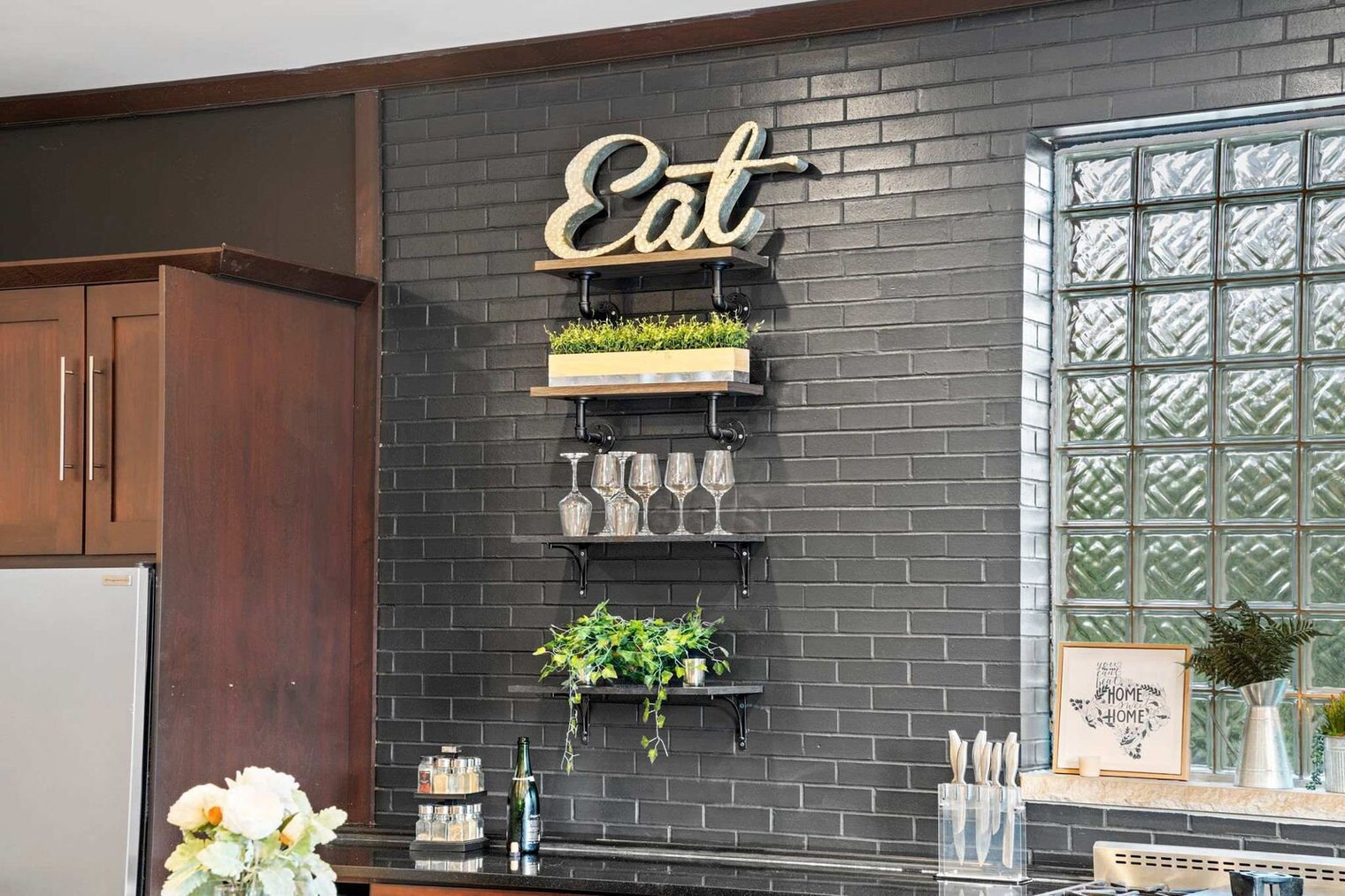 Building Photo - 2630 S Throop St