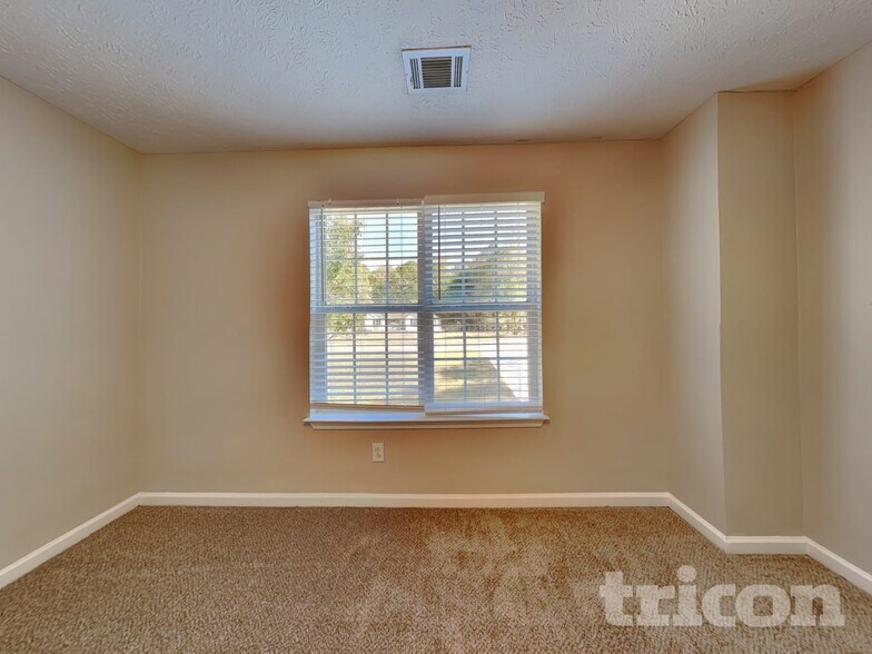 Building Photo - 335 Orleans Blvd