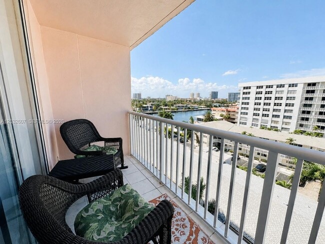 Building Photo - 3161 S Ocean Dr