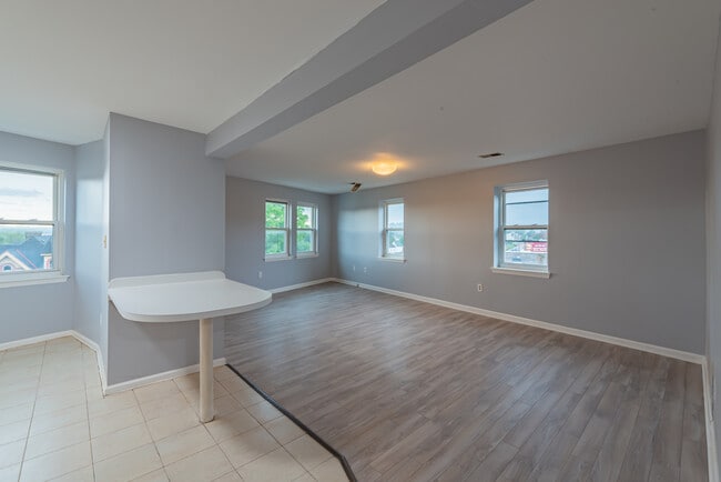 Building Photo - 104 N Graham