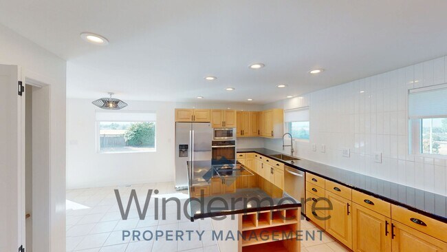 Building Photo - 2348 Frazier Dr