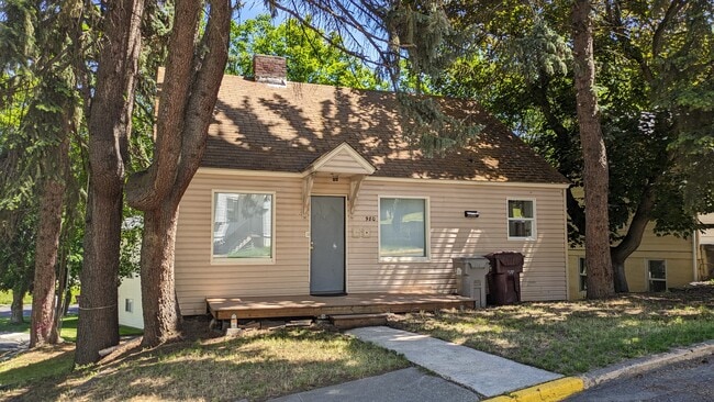 Building Photo - 980 NE C St