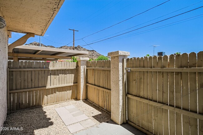 Building Photo - 1237 E Lawrence Ln