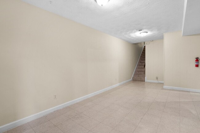 Building Photo - 4 Bedroom 3.5 Bathroom - Van Ness/Tenleytown Semi Detached Home - Attached 1 Car Garage