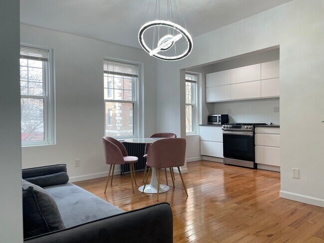 Building Photo - 64 Queensberry St