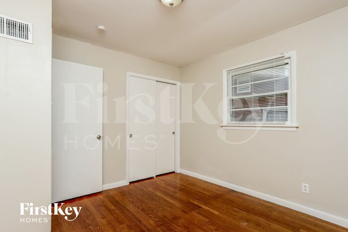 Building Photo - 1355 Del Rey Dr