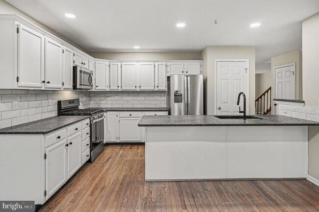 Building Photo - 120 Medinah Dr