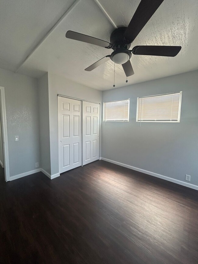 Building Photo - Country Home Three Bedroom