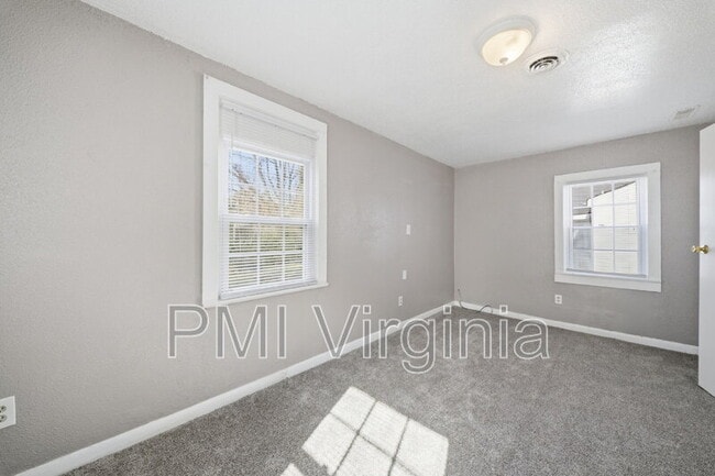 Building Photo - 2213 Maltby Ave