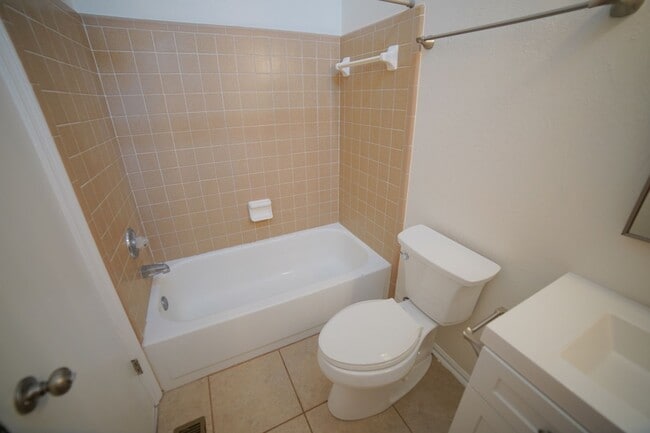 Building Photo - 2 Bed / 2 Bath Near FSU