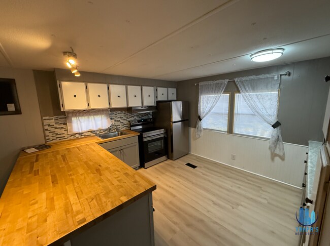 Building Photo - 2 Bed 1 Bath Rental Available in Zephyrhills *Move-In Ready*