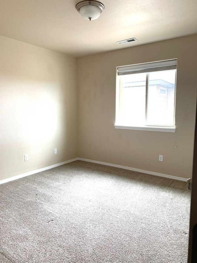 Building Photo - 597 S Grey Pine Ln