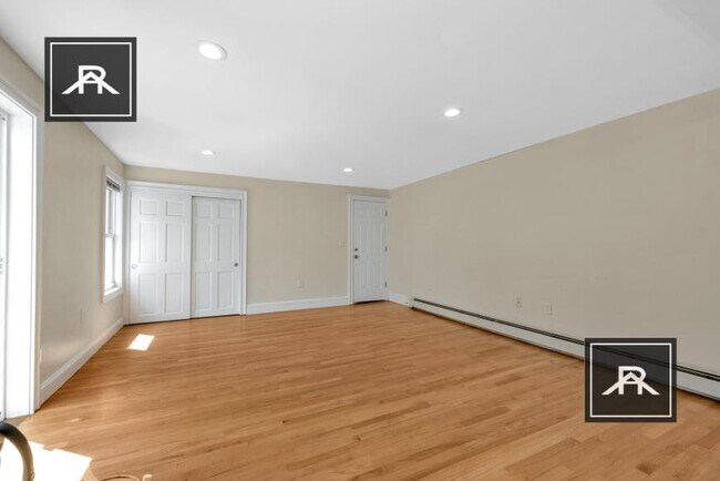 Building Photo - 4 bedroom in Boston MA 02119