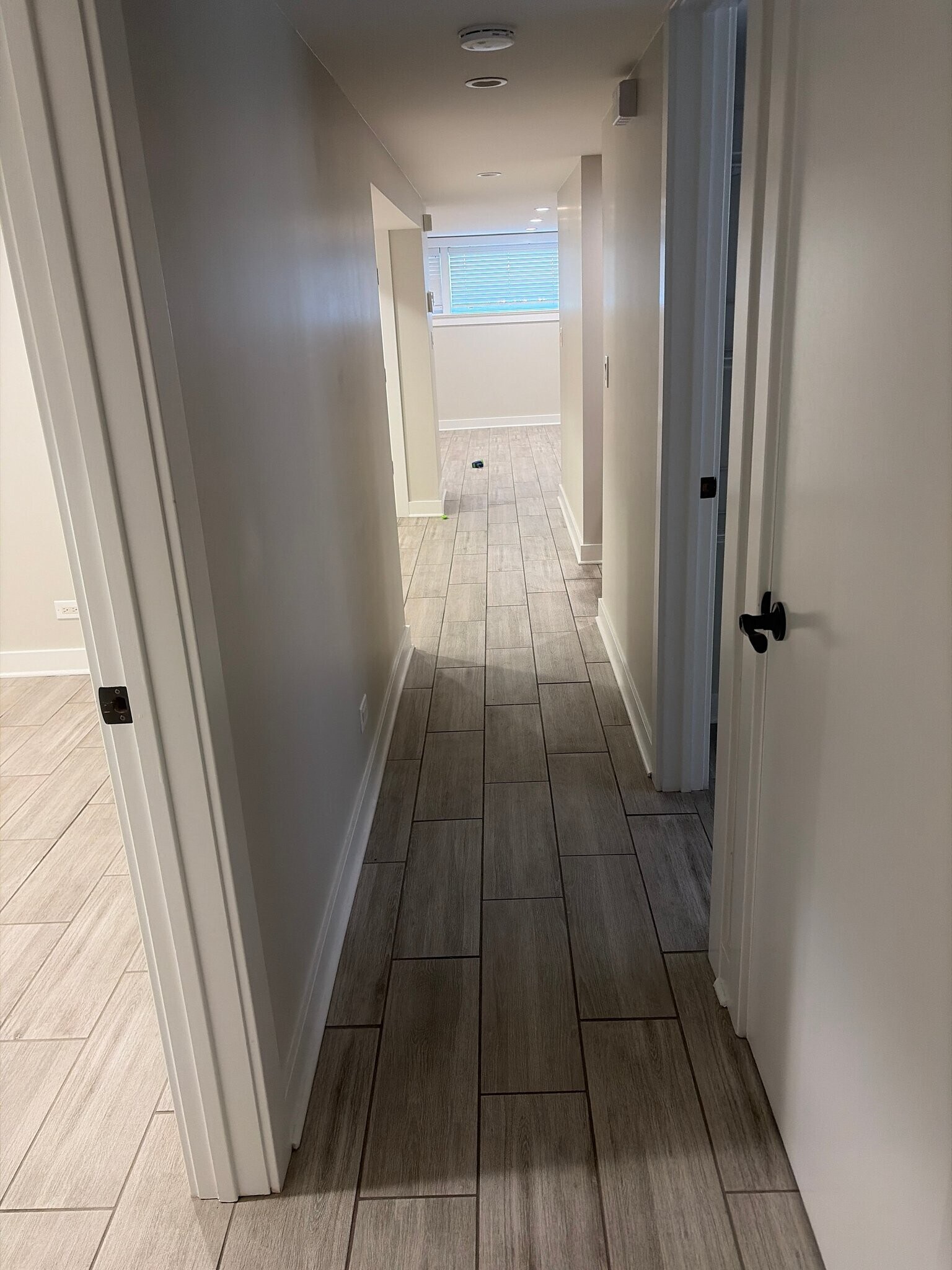 Building Photo - 8044 N Oriole Ave
