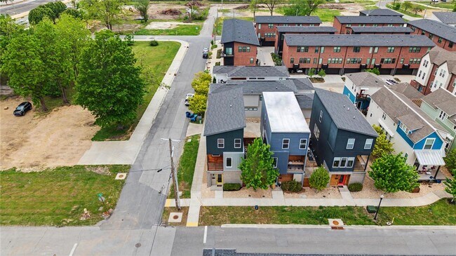 Building Photo - 644 SW B St